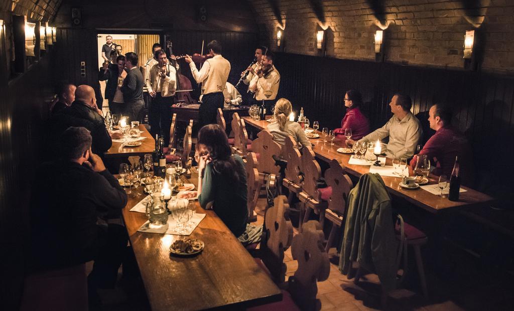 Penzion Vino Hruska Blatnička 外观 照片