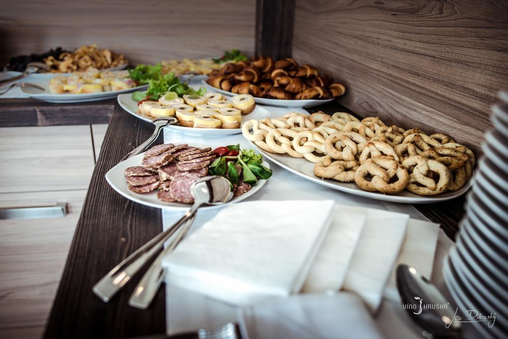 Penzion Vino Hruska Blatnička 外观 照片